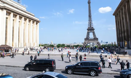 巴黎将向SUV司机收取更高的停车费，以解决“汽车性”问题