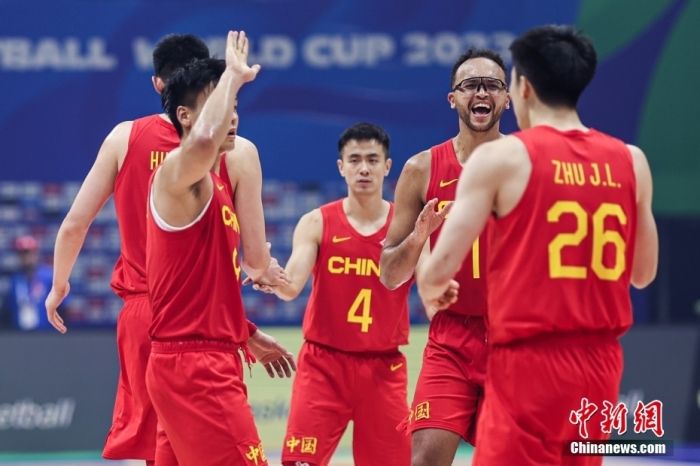 图为中国队球员庆祝胜利。</p><p>
    　　图/视觉中国